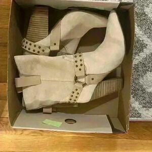 Dingo Dancing Queen Boots - Sand Size 10 NWT